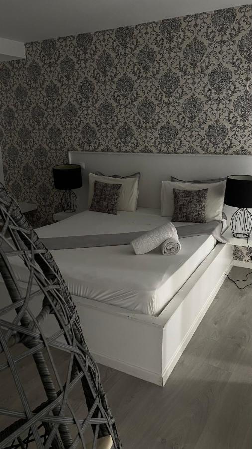 Brandao House Pansiyon Caparica Dış mekan fotoğraf